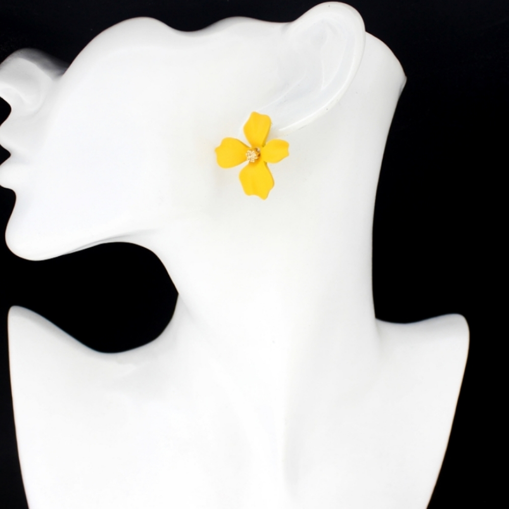 ●NEW fashion yellow acrylic drop earrings